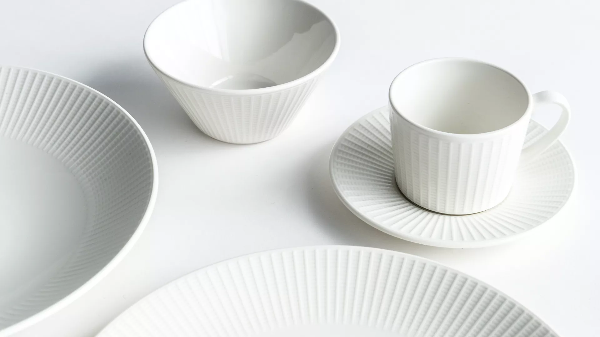 seru afbeelding van wit servies