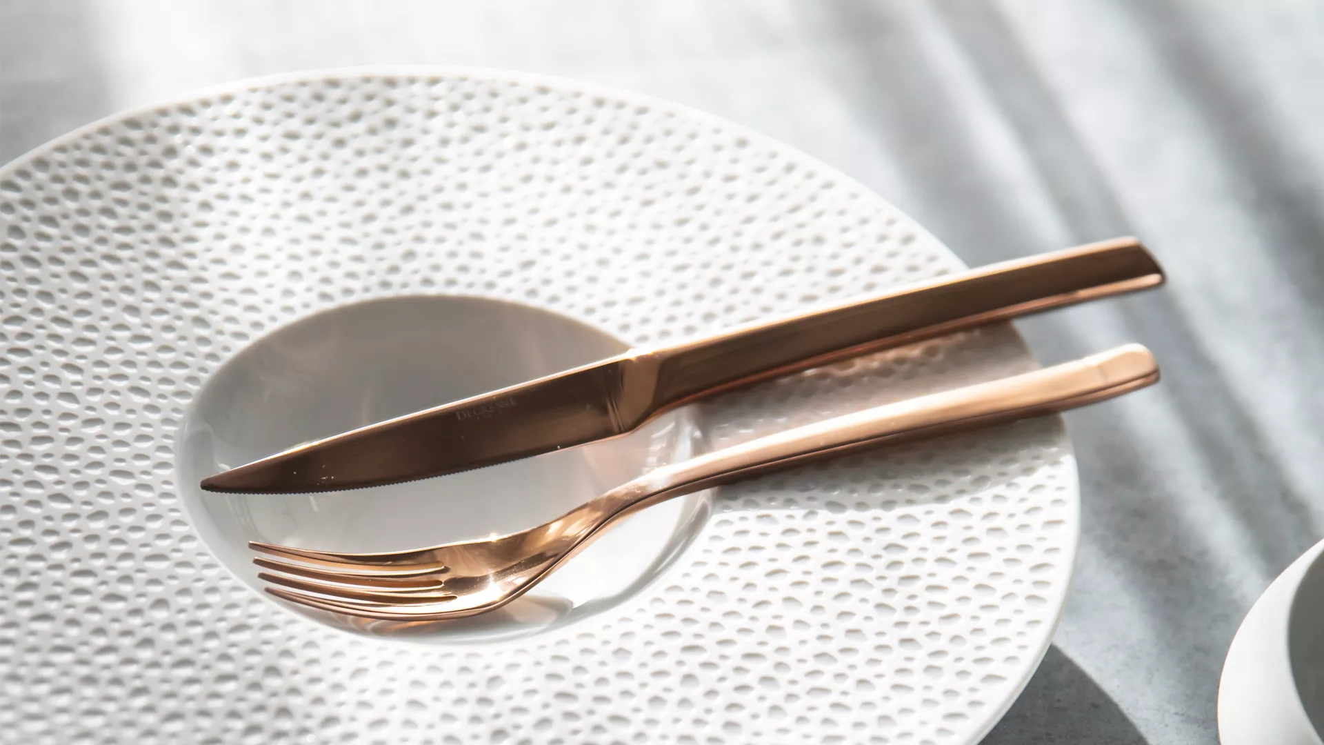 Seru close up van bord met servies