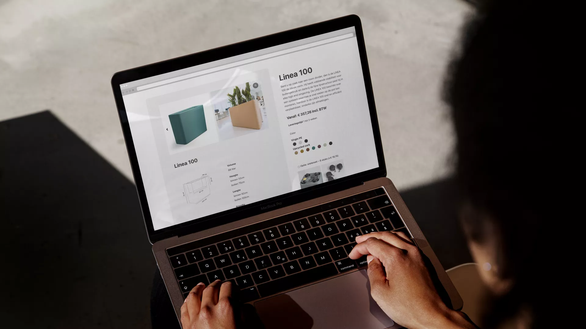 laptop met website otium