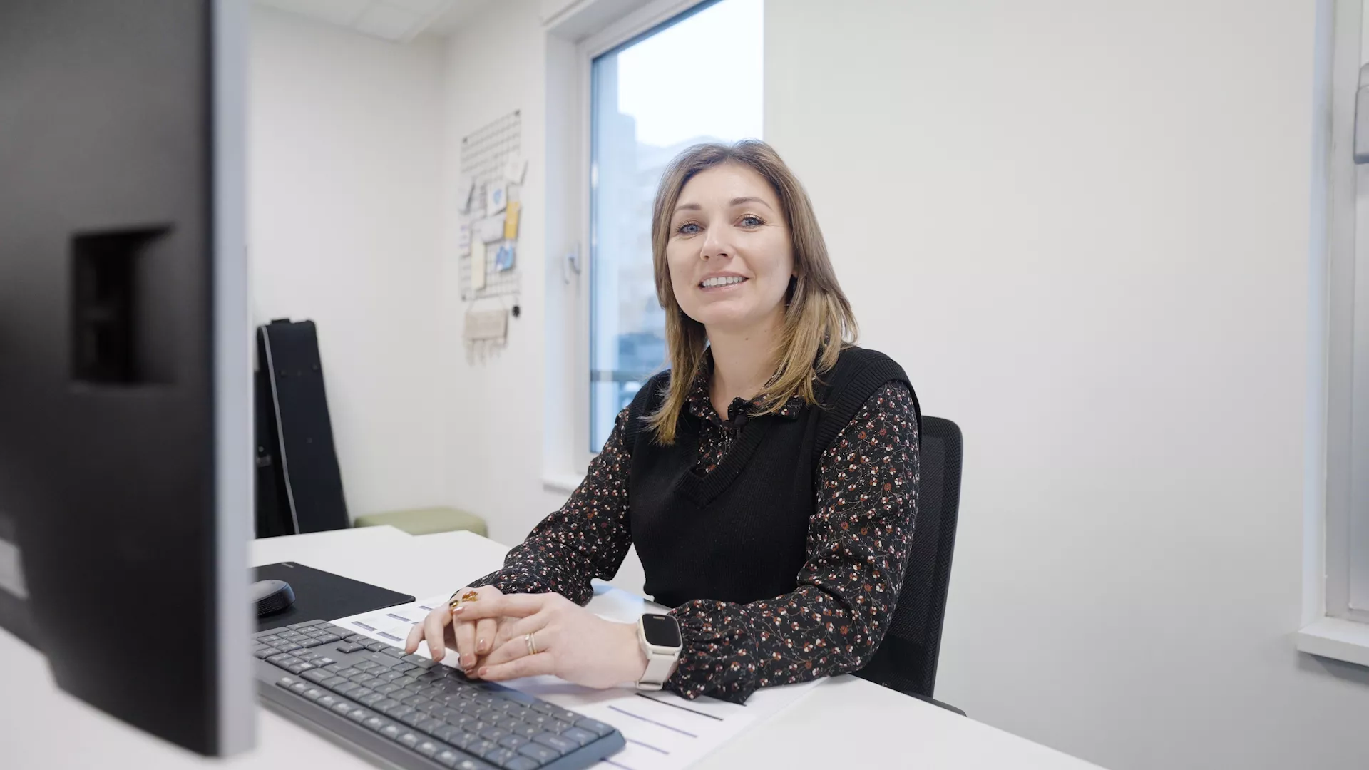 Mtech+ medewerker aan bureau