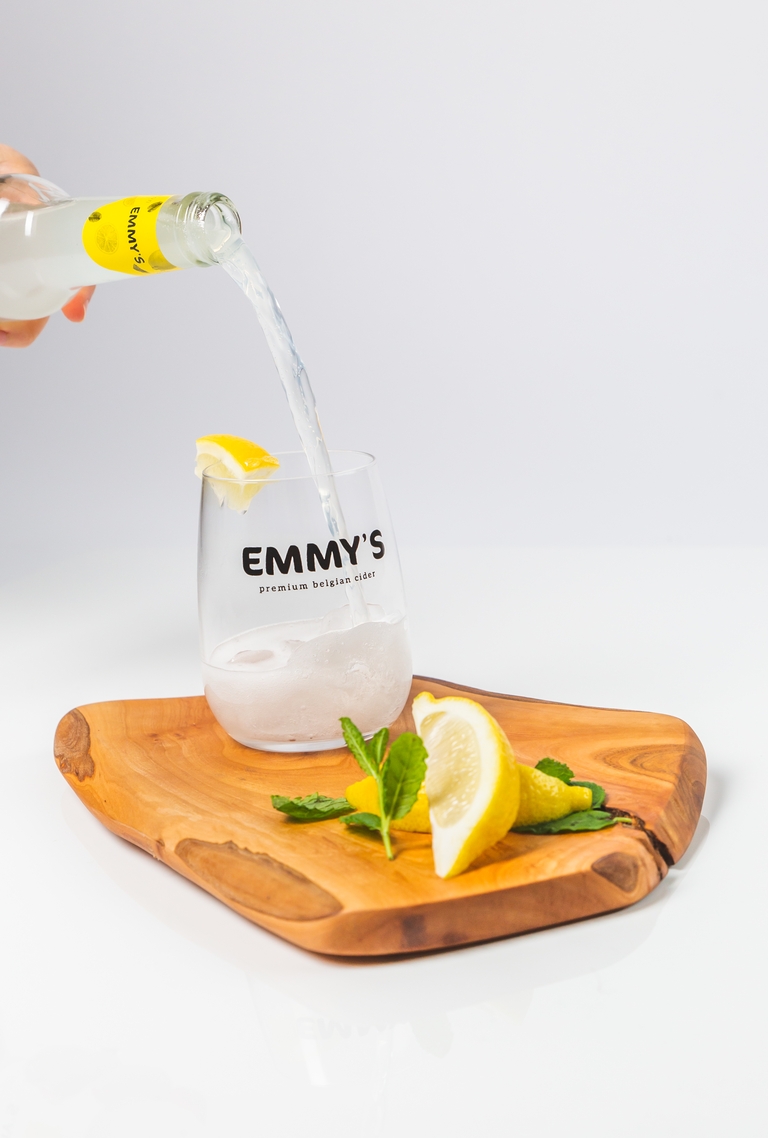 Emmy's Cider - logo, branding en packaging design - ikoon tielt