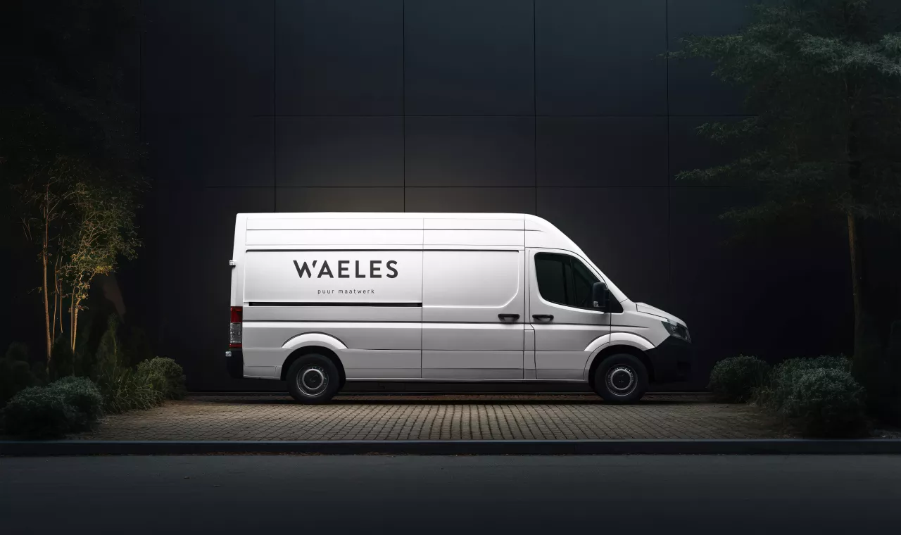 Waeles belettering van bestelwagen