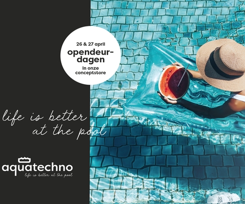Postkaart Aquatechno met foto van vrouw op luchtmatras